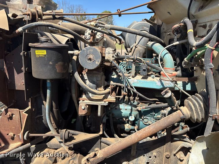 image for item OB9484 1991 International 4900 fuel truck