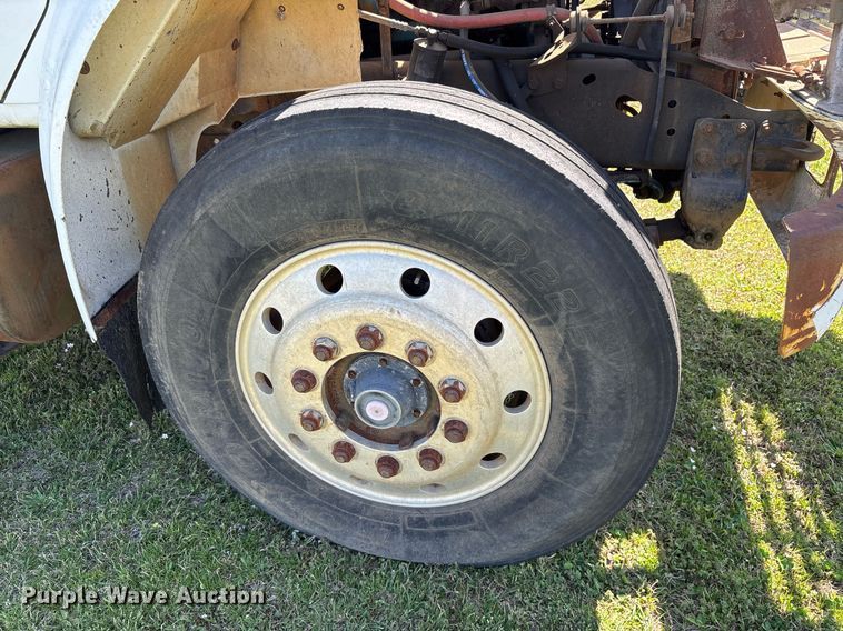 image for item OB9484 1991 International 4900 fuel truck