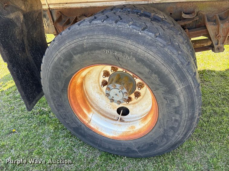 image for item OB9484 1991 International 4900 fuel truck