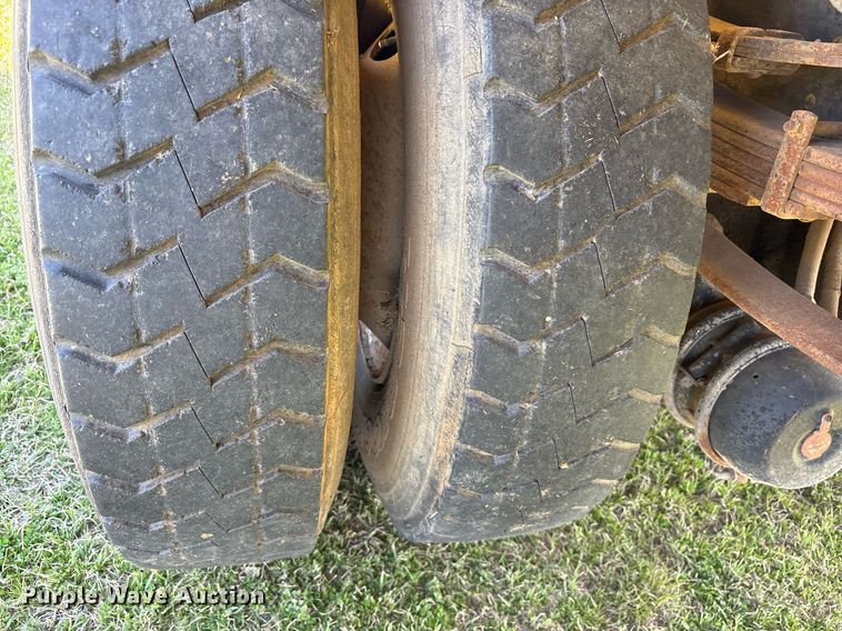 image for item OB9484 1991 International 4900 fuel truck