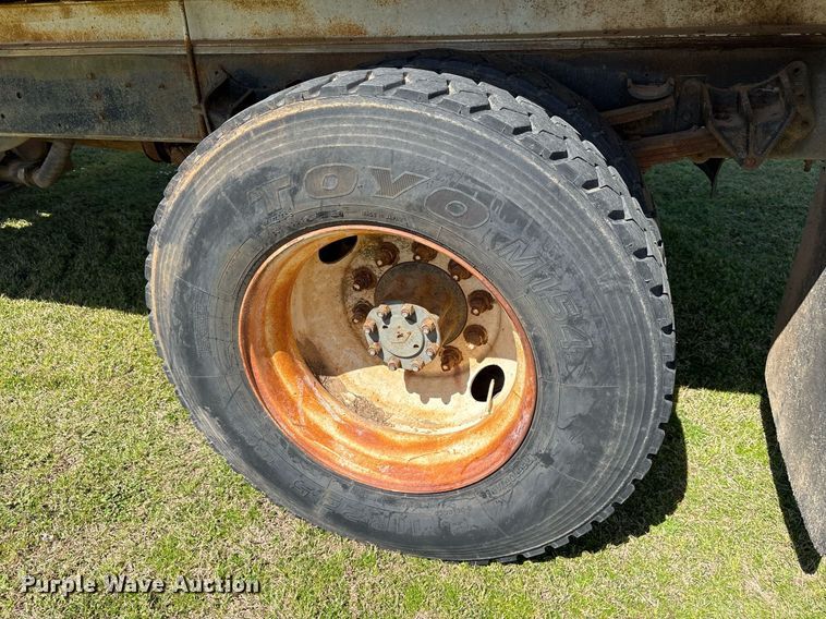 image for item OB9484 1991 International 4900 fuel truck