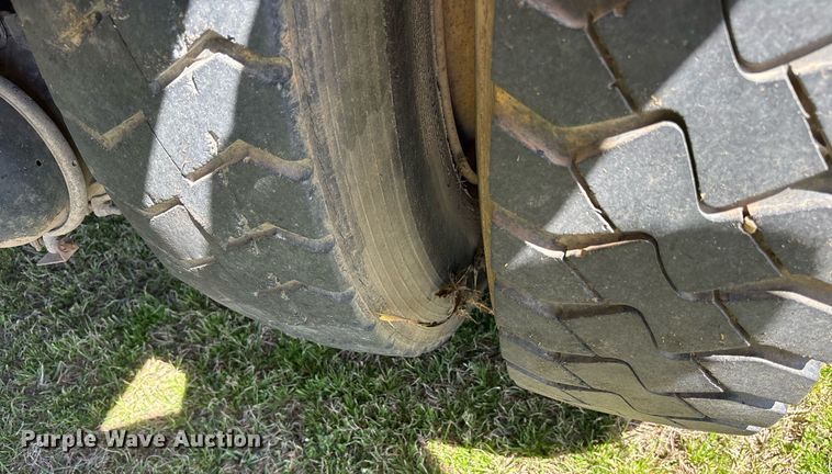 image for item OB9484 1991 International 4900 fuel truck