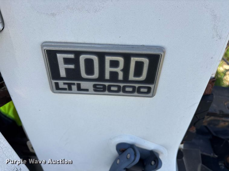 image for item OB9550 1994 Ford LTL 9000 truck cab and chassis