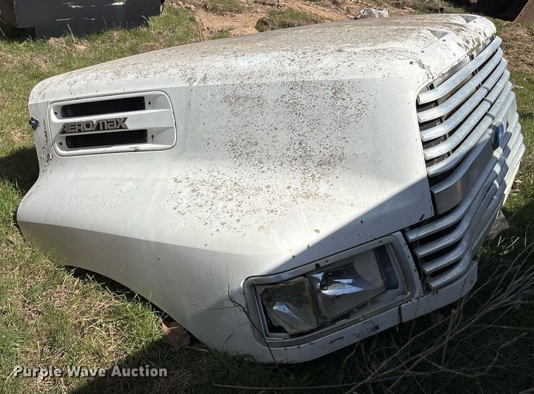 image for item OB9550 1994 Ford LTL 9000 truck cab and chassis