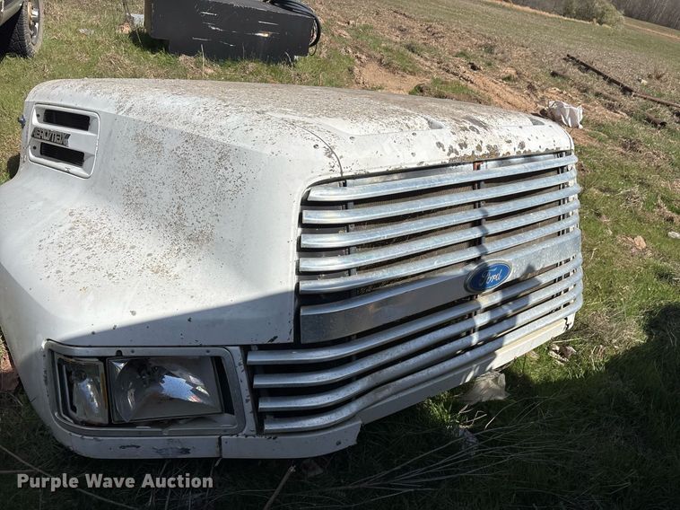 image for item OB9550 1994 Ford LTL 9000 truck cab and chassis