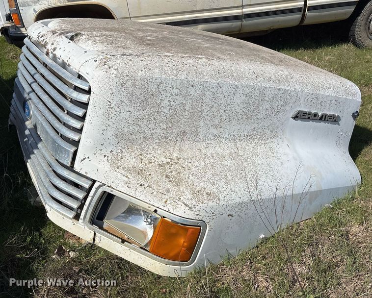 image for item OB9550 1994 Ford LTL 9000 truck cab and chassis