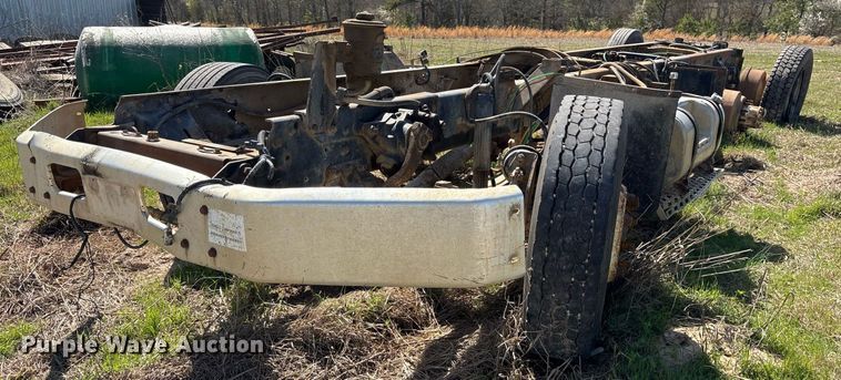 image for item OB9550 1994 Ford LTL 9000 truck cab and chassis