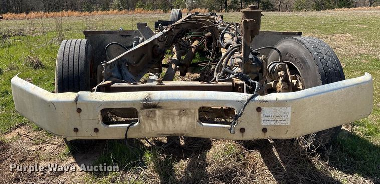 image for item OB9550 1994 Ford LTL 9000 truck cab and chassis