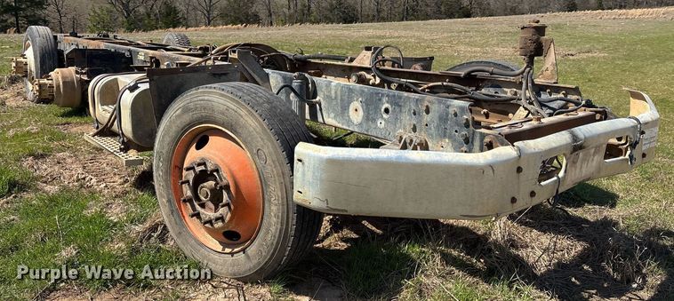 image for item OB9550 1994 Ford LTL 9000 truck cab and chassis