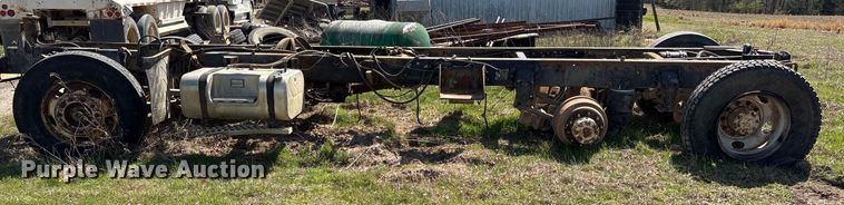 image for item OB9550 1994 Ford LTL 9000 truck cab and chassis