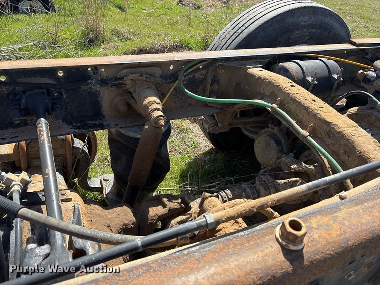 image for item OB9550 1994 Ford LTL 9000 truck cab and chassis