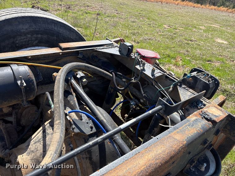 image for item OB9550 1994 Ford LTL 9000 truck cab and chassis