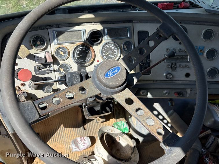 image for item OB9550 1994 Ford LTL 9000 truck cab and chassis