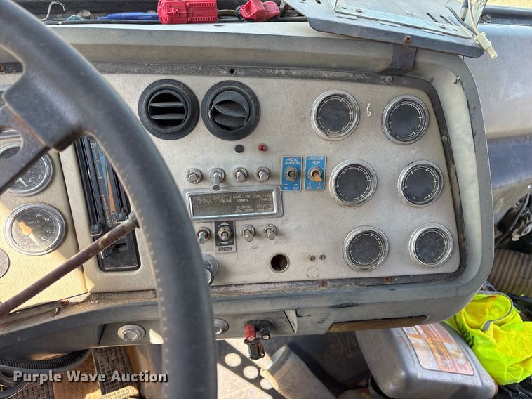 image for item OB9550 1994 Ford LTL 9000 truck cab and chassis