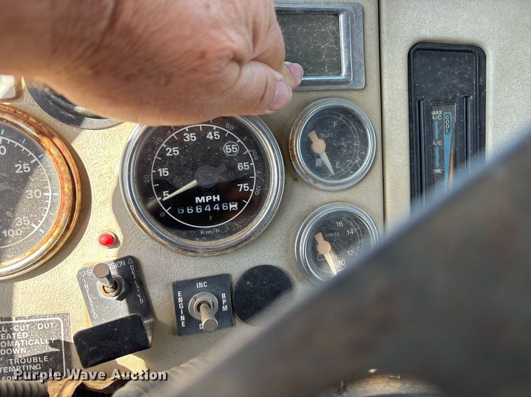 image for item OB9550 1994 Ford LTL 9000 truck cab and chassis