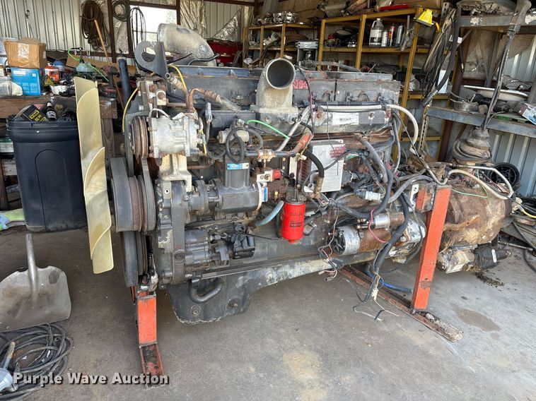 image for item OB9550 1994 Ford LTL 9000 truck cab and chassis