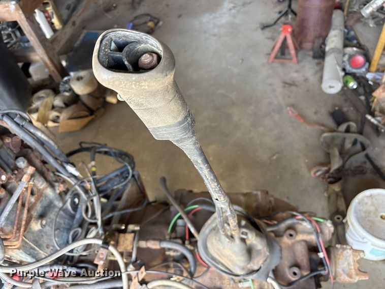 image for item OB9550 1994 Ford LTL 9000 truck cab and chassis