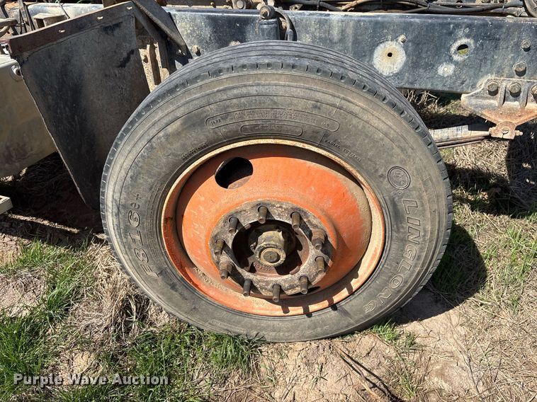 image for item OB9550 1994 Ford LTL 9000 truck cab and chassis