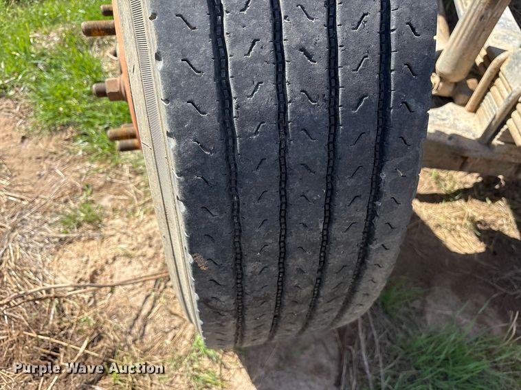 image for item OB9550 1994 Ford LTL 9000 truck cab and chassis