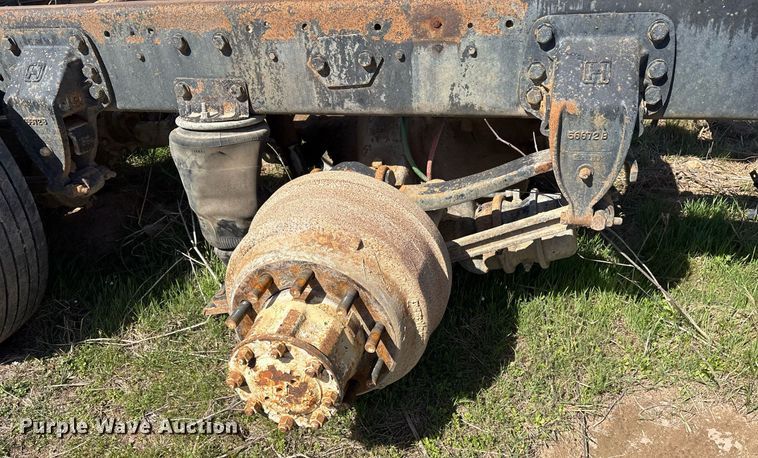 image for item OB9550 1994 Ford LTL 9000 truck cab and chassis