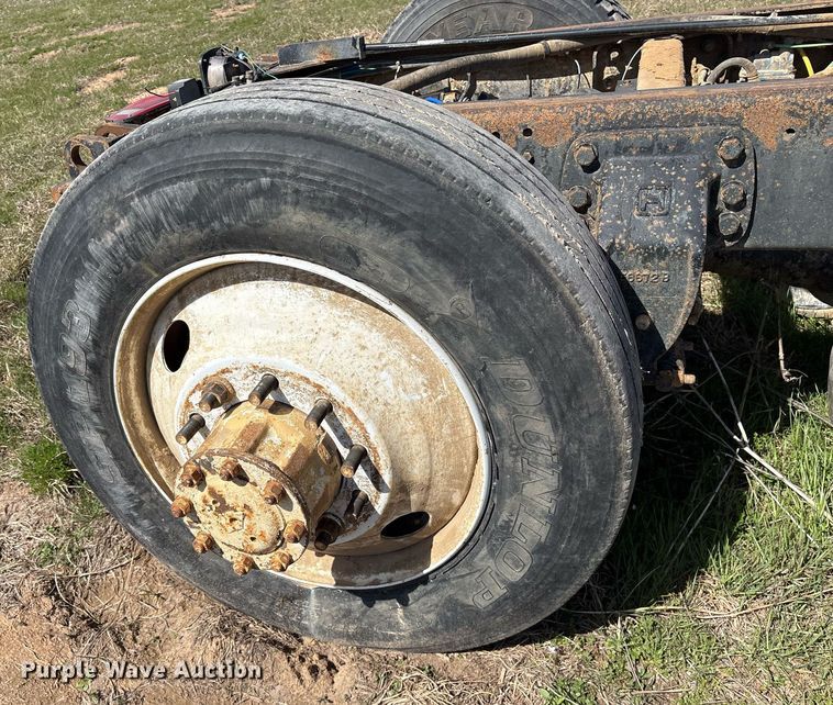 image for item OB9550 1994 Ford LTL 9000 truck cab and chassis