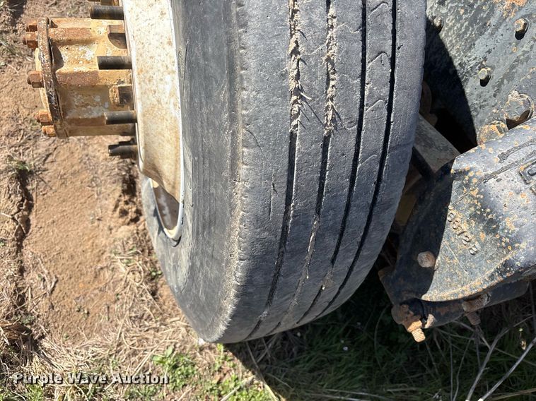 image for item OB9550 1994 Ford LTL 9000 truck cab and chassis