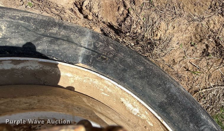 image for item OB9550 1994 Ford LTL 9000 truck cab and chassis