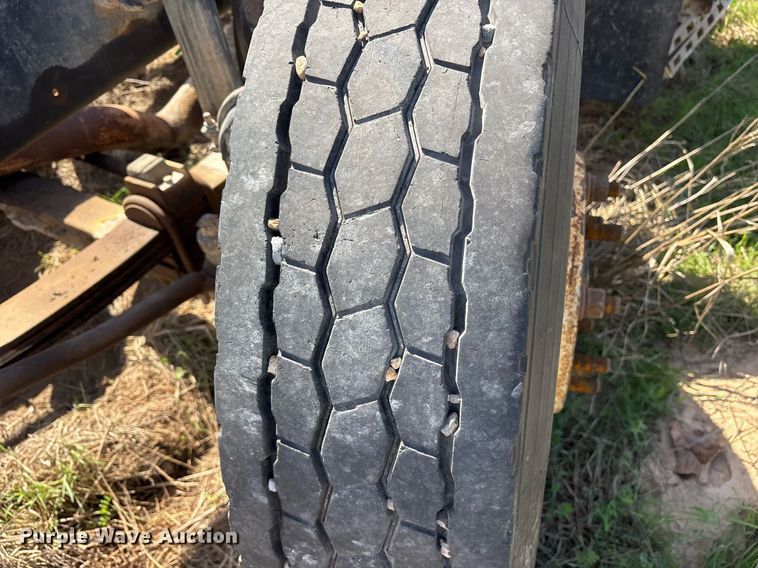 image for item OB9550 1994 Ford LTL 9000 truck cab and chassis