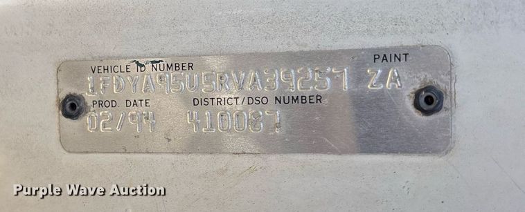 image for item OB9550 1994 Ford LTL 9000 truck cab and chassis