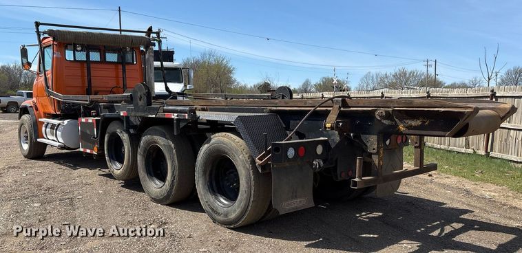 image for item OB9553 2002 Freightliner FL112 roll-off container truck