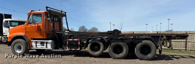 image for item OB9553 2002 Freightliner FL112 roll-off container truck