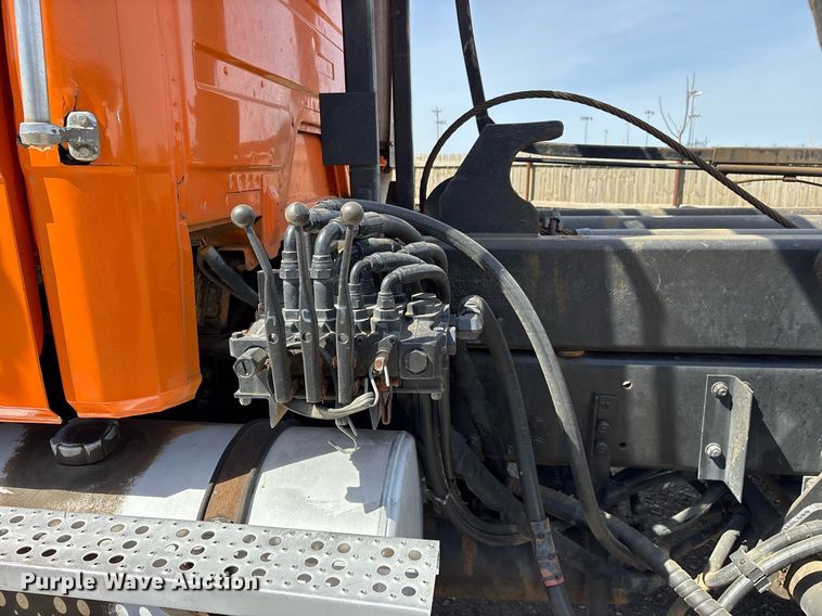 image for item OB9553 2002 Freightliner FL112 roll-off container truck