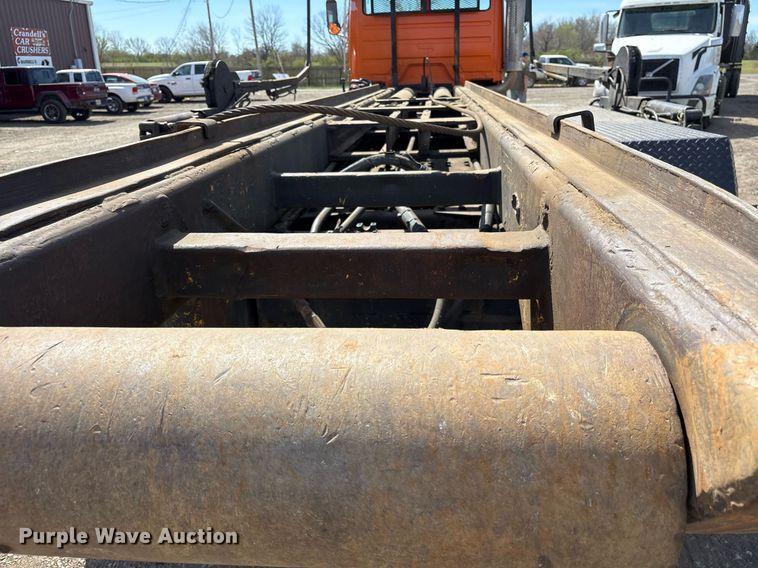 image for item OB9553 2002 Freightliner FL112 roll-off container truck