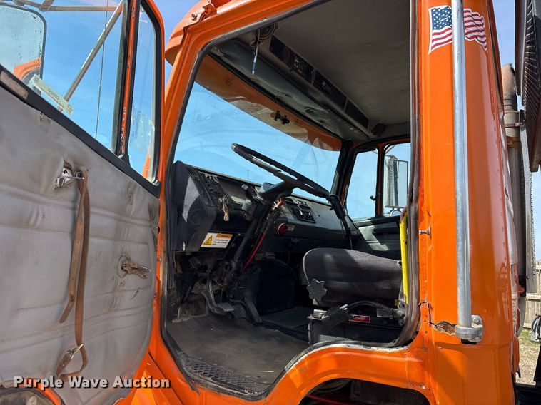 image for item OB9553 2002 Freightliner FL112 roll-off container truck