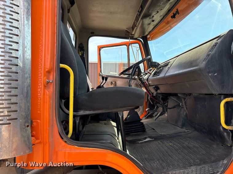 image for item OB9553 2002 Freightliner FL112 roll-off container truck