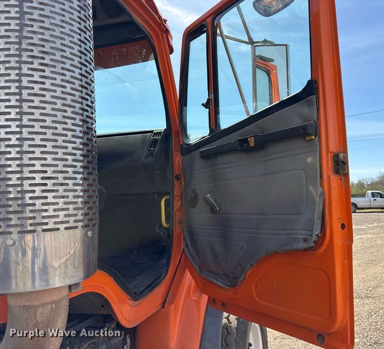 image for item OB9553 2002 Freightliner FL112 roll-off container truck