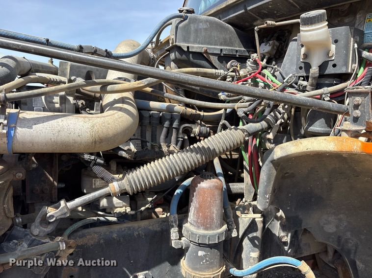 image for item OB9553 2002 Freightliner FL112 roll-off container truck