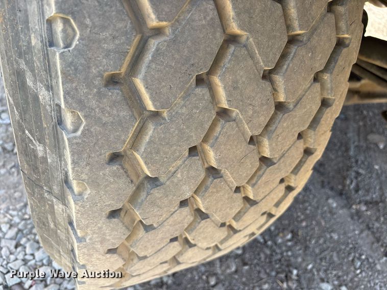 image for item OB9553 2002 Freightliner FL112 roll-off container truck