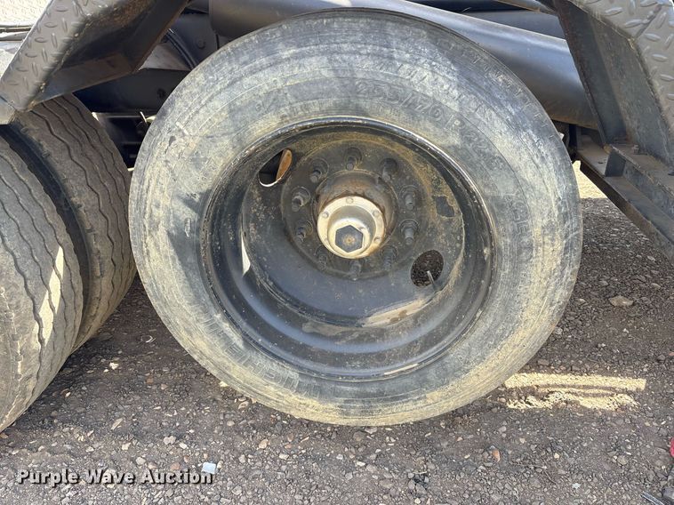 image for item OB9553 2002 Freightliner FL112 roll-off container truck