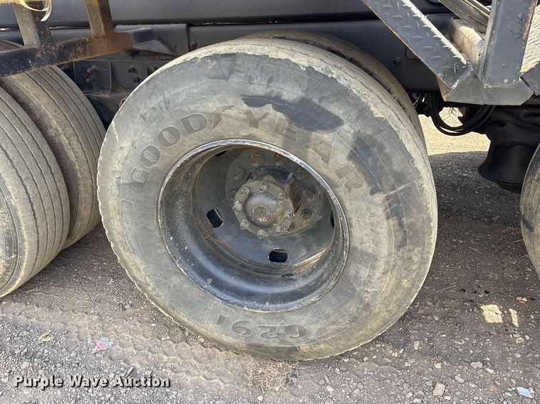 image for item OB9553 2002 Freightliner FL112 roll-off container truck