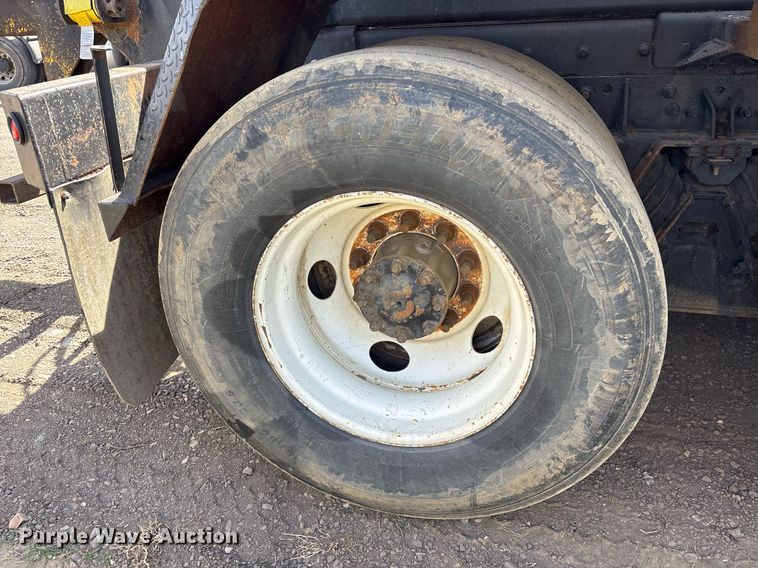 image for item OB9553 2002 Freightliner FL112 roll-off container truck