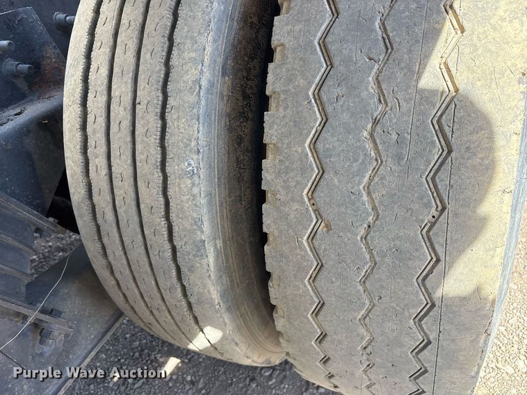 image for item OB9553 2002 Freightliner FL112 roll-off container truck