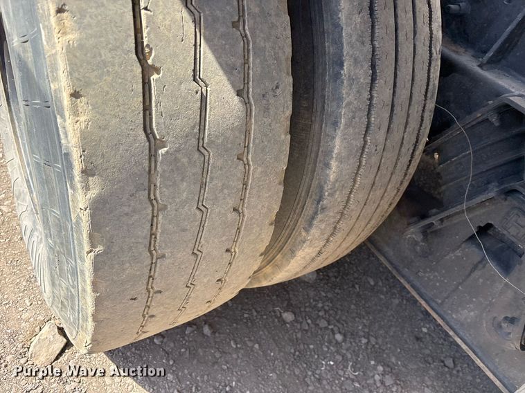 image for item OB9553 2002 Freightliner FL112 roll-off container truck