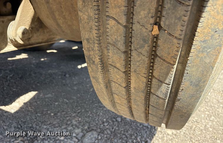 image for item OB9553 2002 Freightliner FL112 roll-off container truck