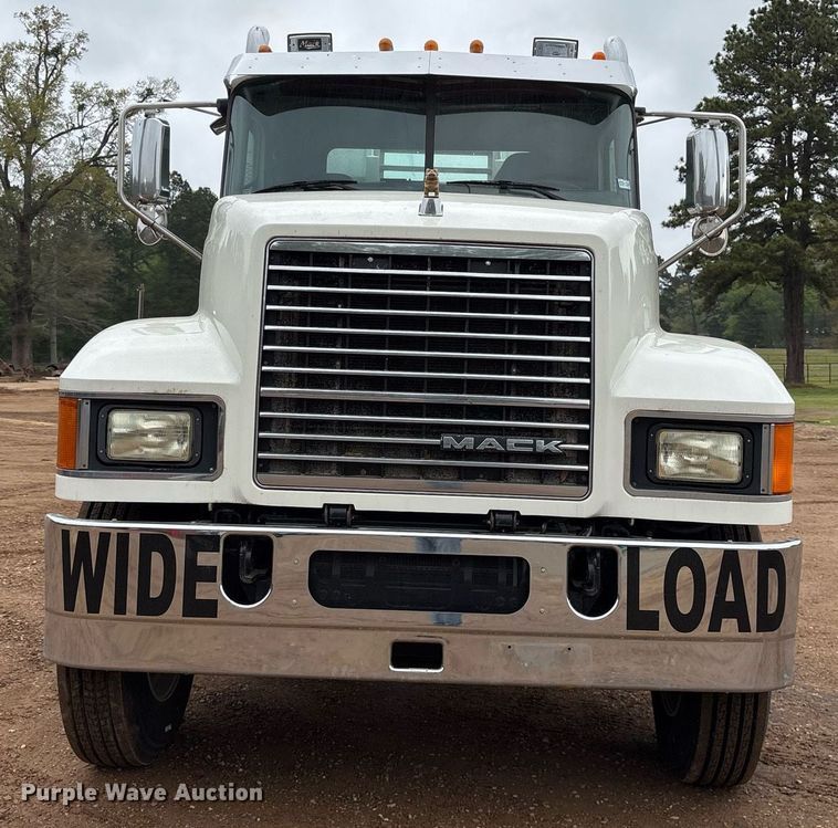 image for item OB9598 2015 Mack CHU613 semi truck