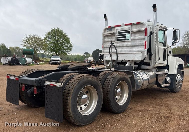 image for item OB9598 2015 Mack CHU613 semi truck