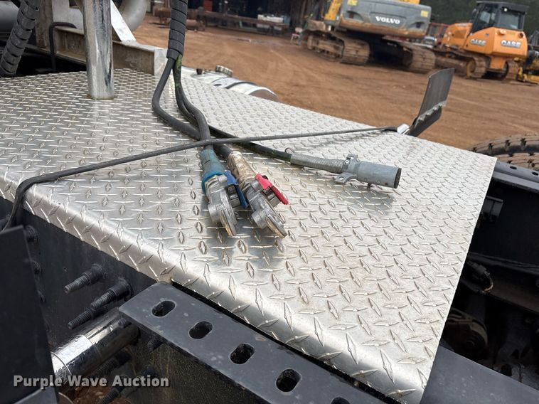 image for item OB9598 2015 Mack CHU613 semi truck