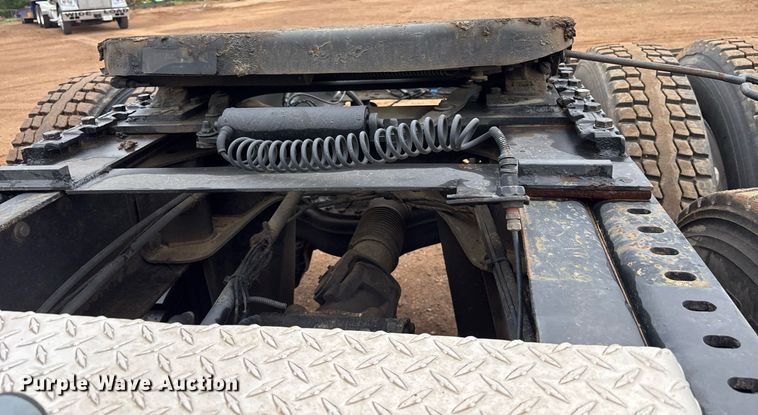 image for item OB9598 2015 Mack CHU613 semi truck