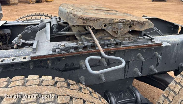 image for item OB9598 2015 Mack CHU613 semi truck