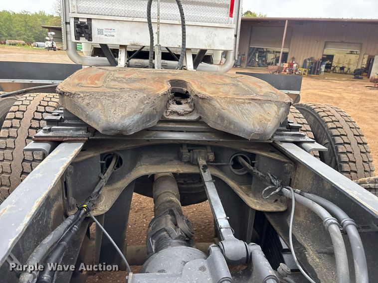 image for item OB9598 2015 Mack CHU613 semi truck